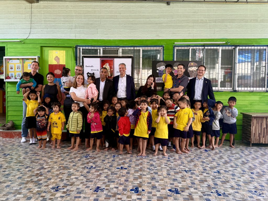 Group of Kids of Romklao Preschool and Sponsors