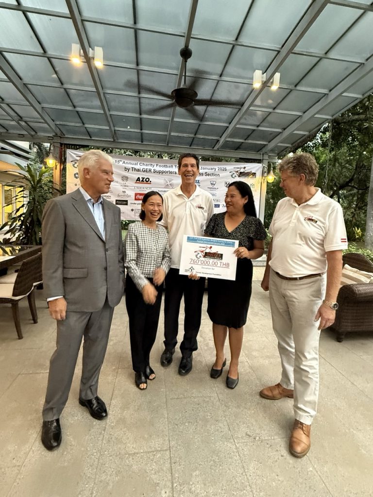 ThaiGerSupporters Cheque Handover